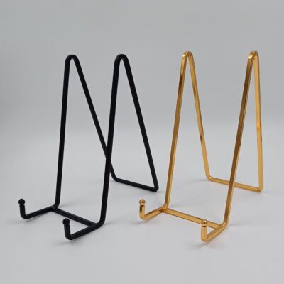 Metallinen tauluteline lautasille, tauluille ja kelloille