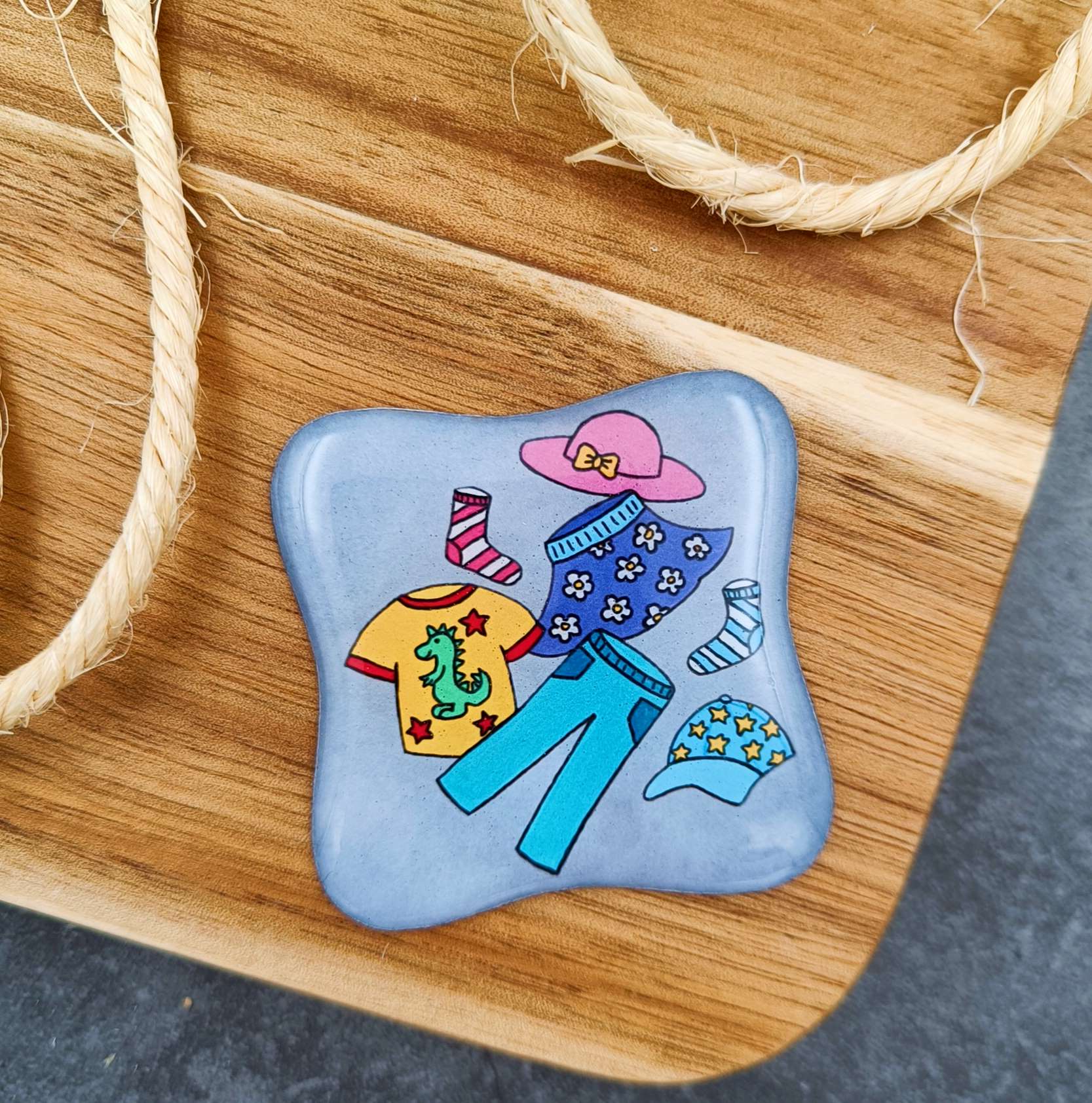 MiniPom magneetti, Pukeminen