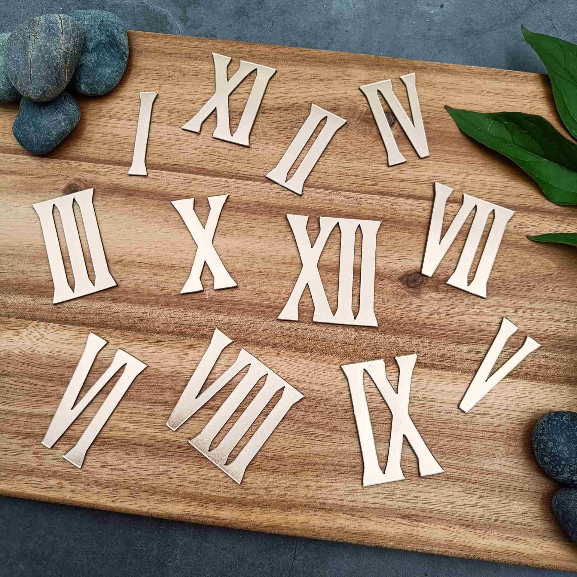 Roomalaiset numerot, kimaltava kulta 1 Roomalaiset numerot, kimaltava kulta