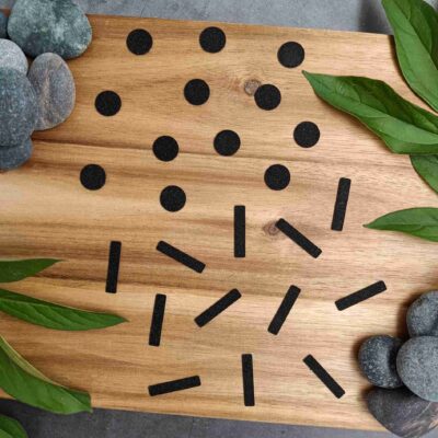 Taival kellon viivat ja pallot, kimaltava musta