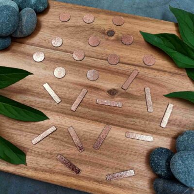 Taival kellon viivat ja pallot, teksturoitu kupari