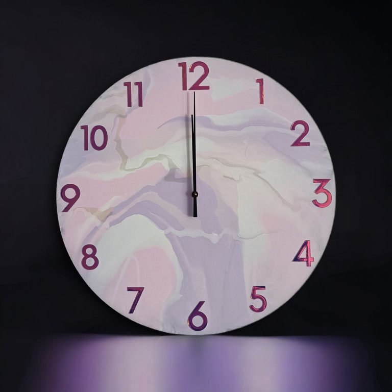 Taival seinäkello holografisilla numeroilla
