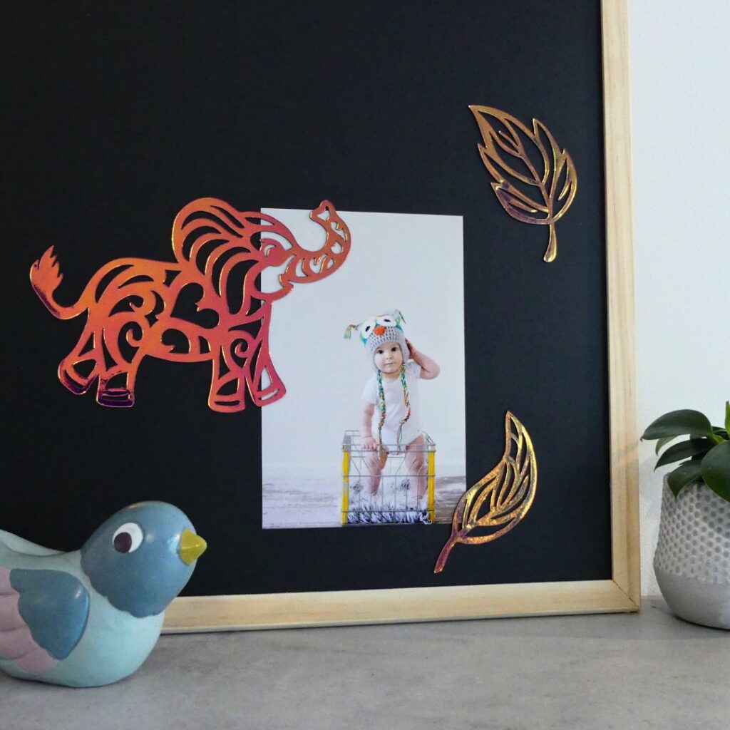 NormiPilke norsu ja PikkuPilke pajunlehti seka koivunlehti magneetti holografinen pinkki liitutaulu 3