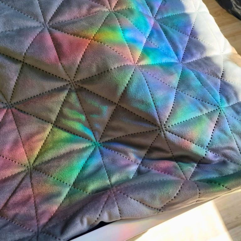 Aurinkosieppari, upeat värit peitolla, sateenkaari