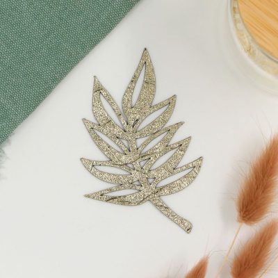 Pilke magneetti, Saarnipuun lehti