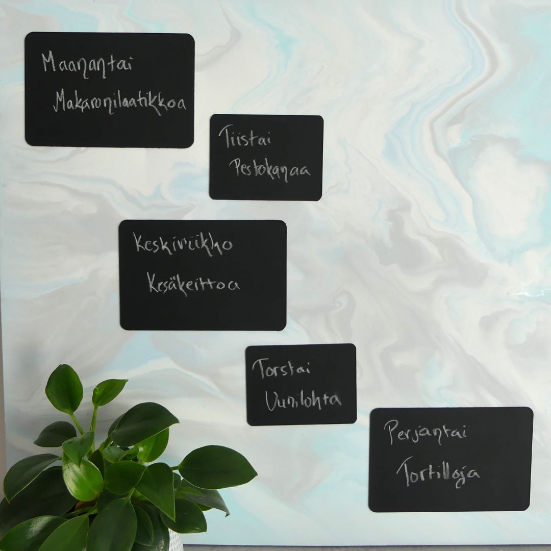 Kuohu magneettitaulu 40 x 60 cm ja viikon ruokalista, liitutaulu muistilaput muistiinpanoille 1.3
