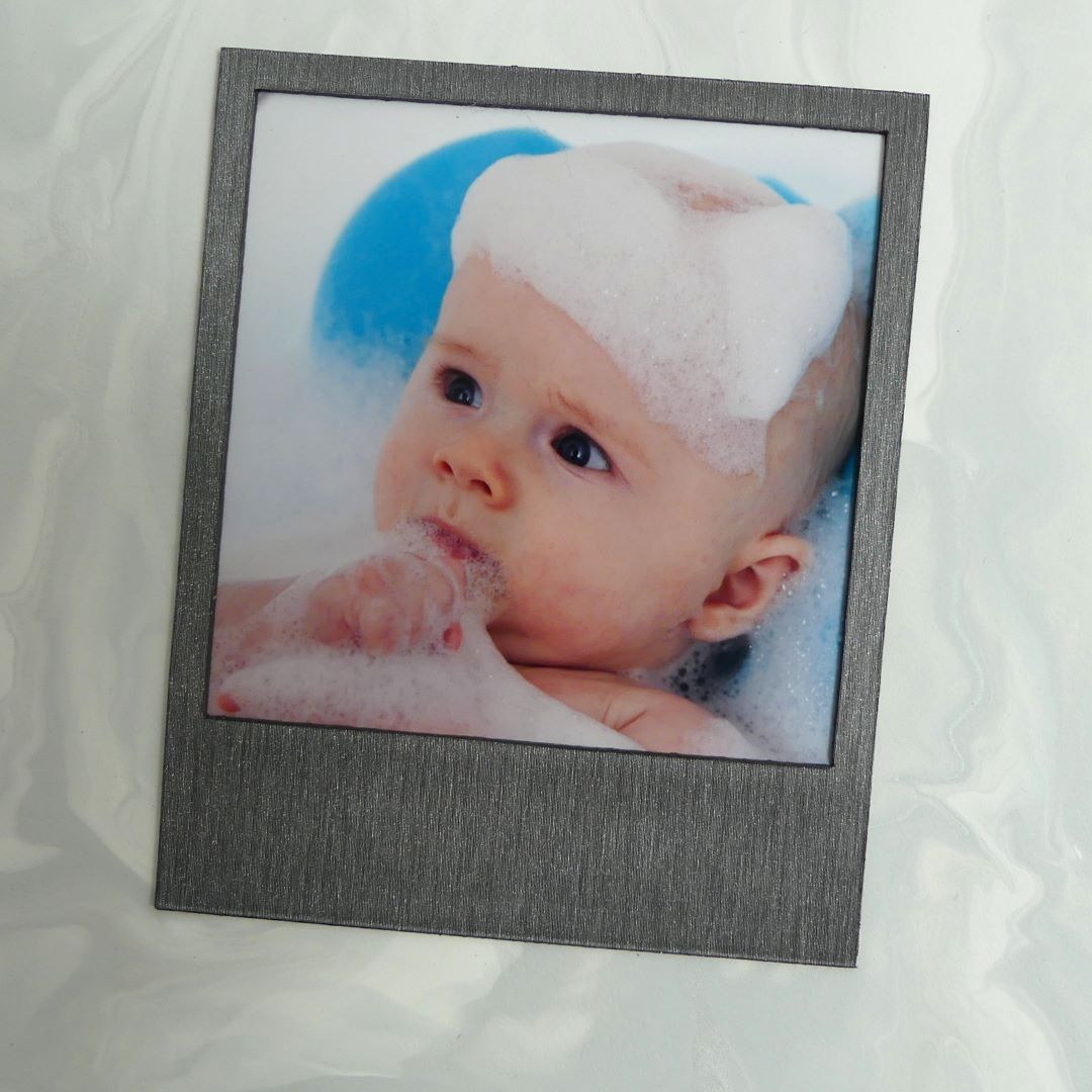 Valokuvakehys Retro Polaroid magneettikehys 176128 844 ja Kuohu magneettitaulu harjattu harmaa 1.2