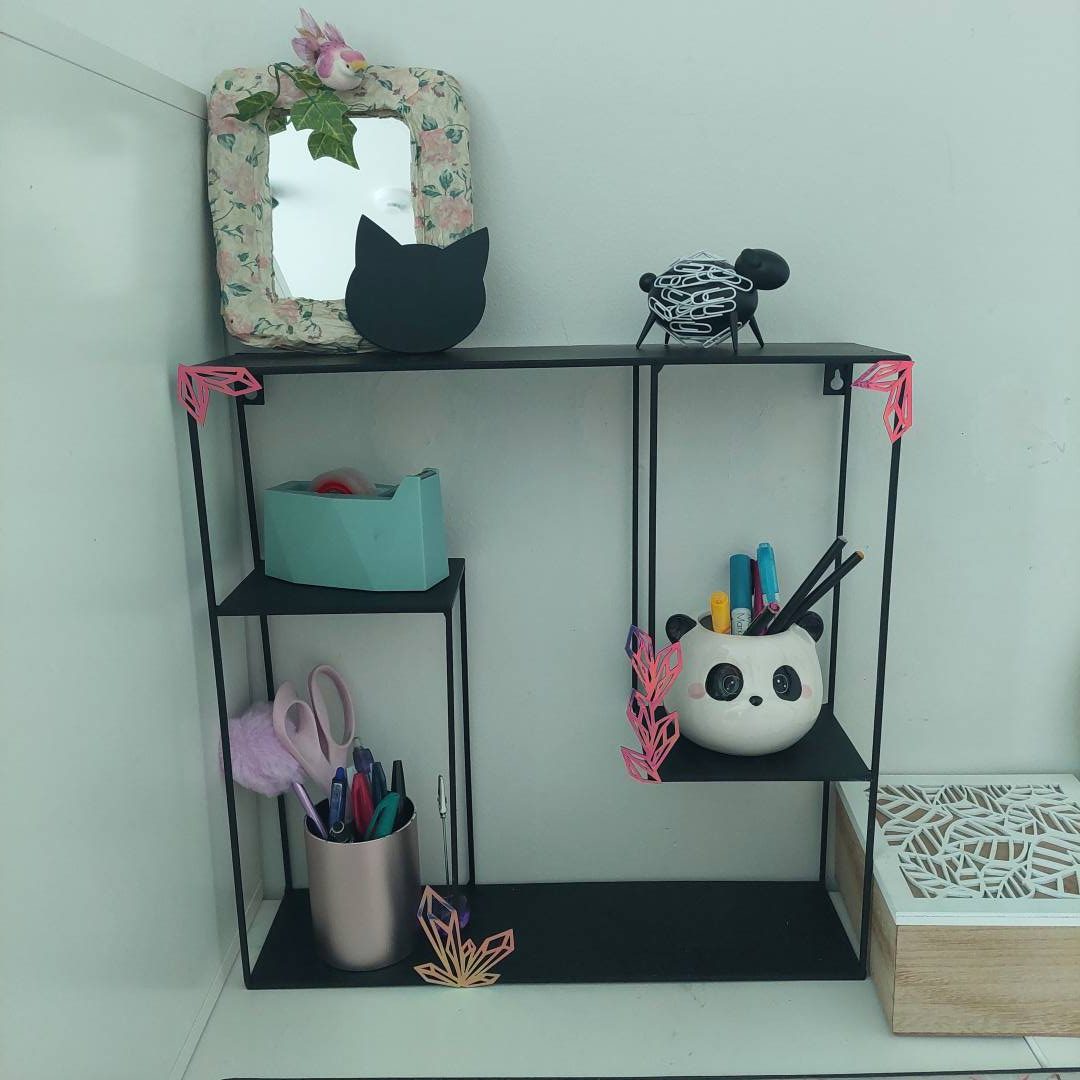 Pilke magneetit tyohuoneessa rotated