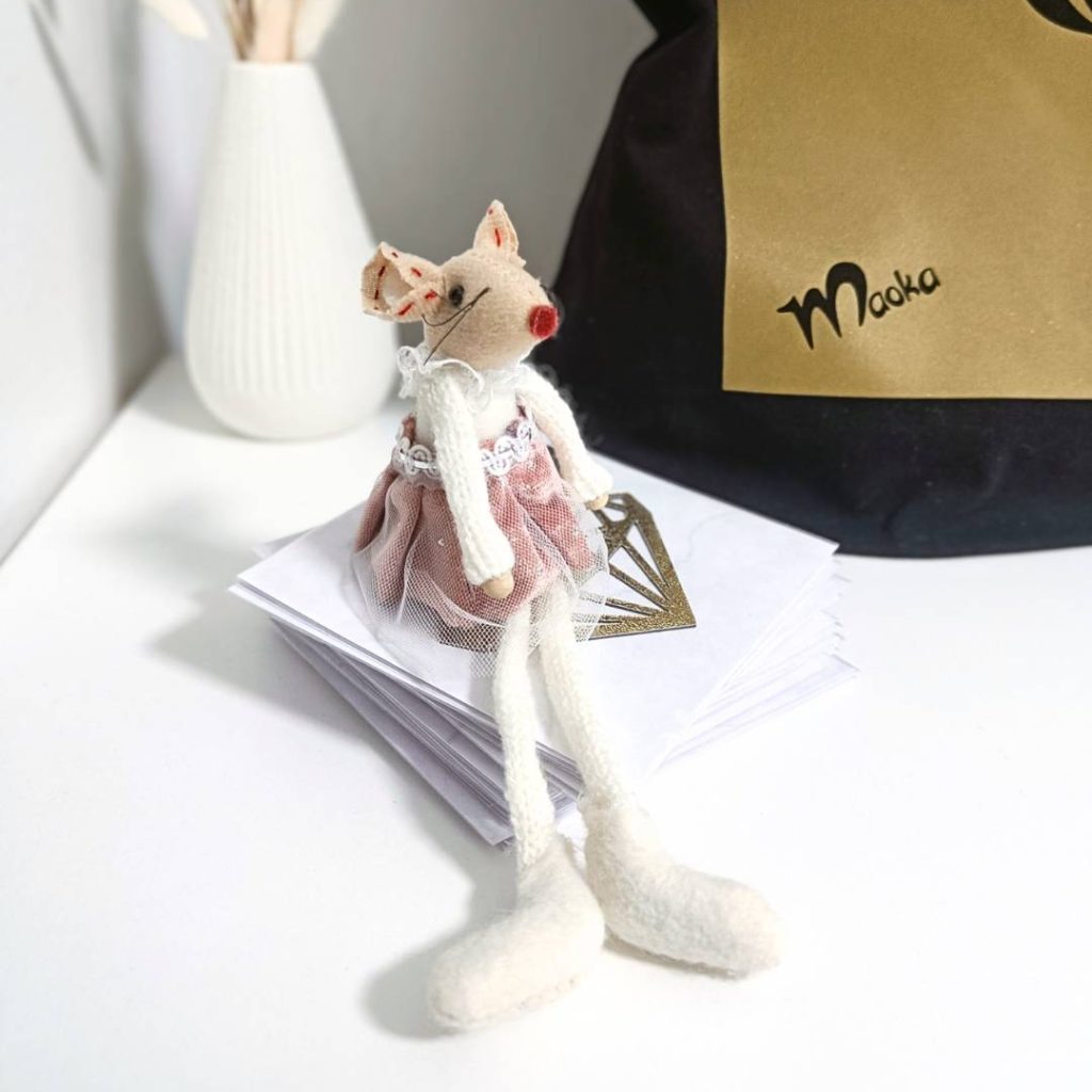 Mimi hiiri esittaytyy