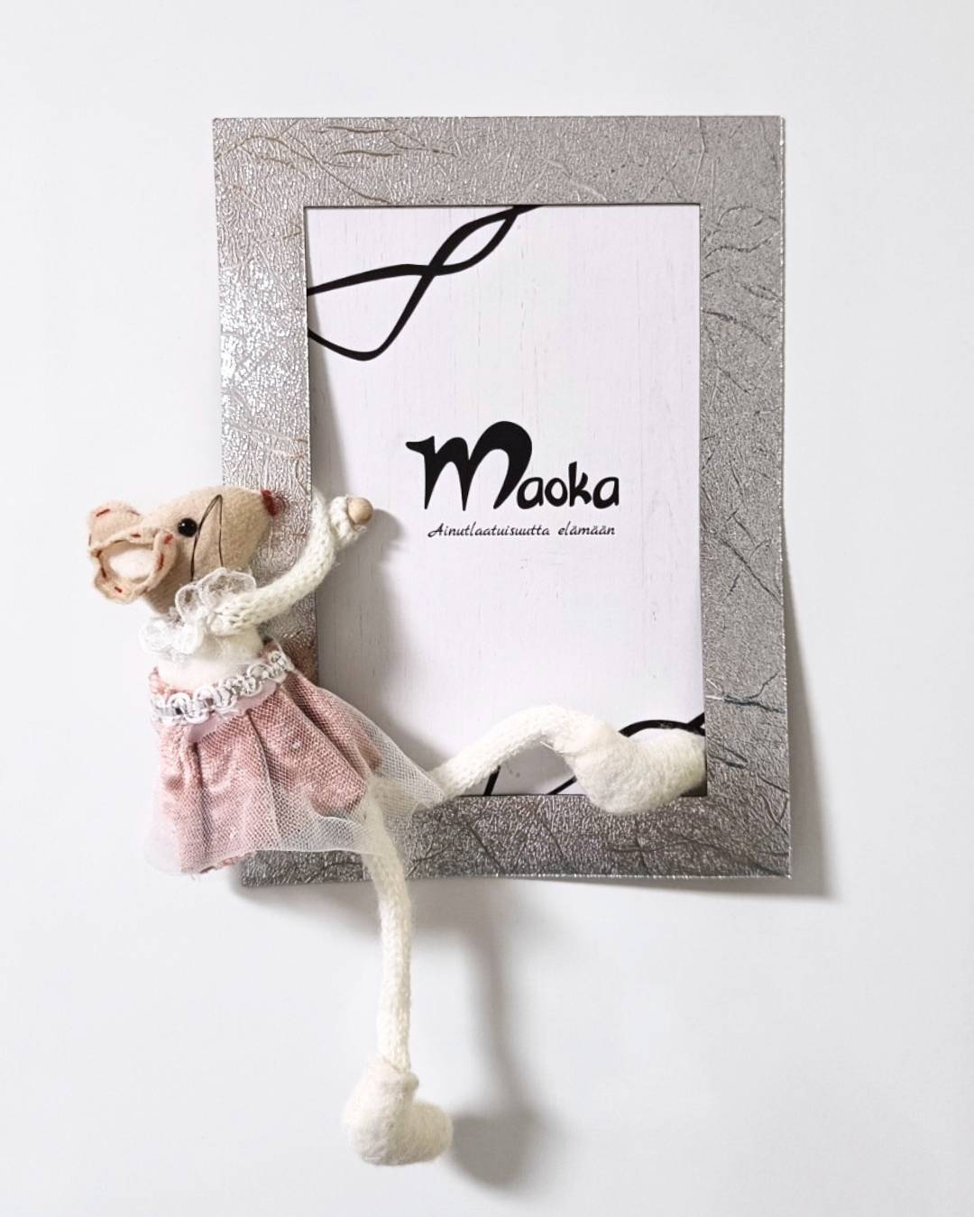 Mimi hiiri magneetin pitovoima